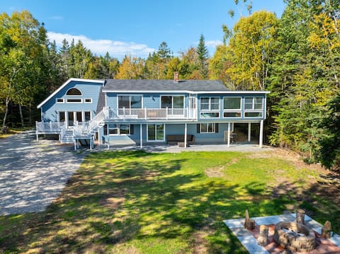 Waterfront, Home on Dyer Bay!