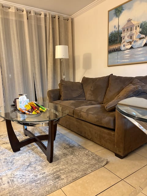 Top performing Airbnb: *Coconut Grove Retreat: Balcony Pool, Free Parking in Grove Center
