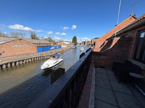 6 Waterside Accommodation, Newark