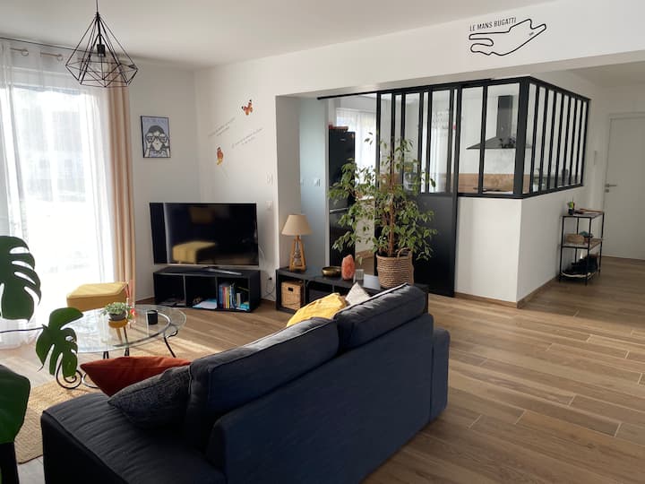 Gîte à 150 M Du Circuit - Le Mans