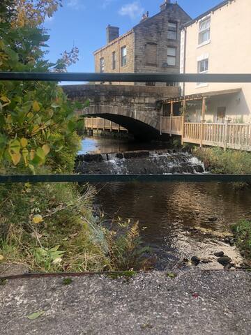 High Barn Cottage, Uppermill gallery image 3