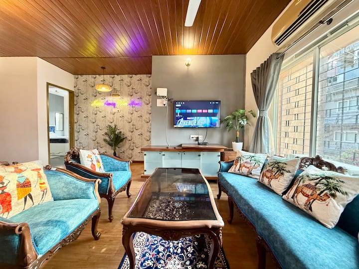 Breezy Cool 4bhk Apartment Near Juhu Beach, Mumbai - Mumbai
