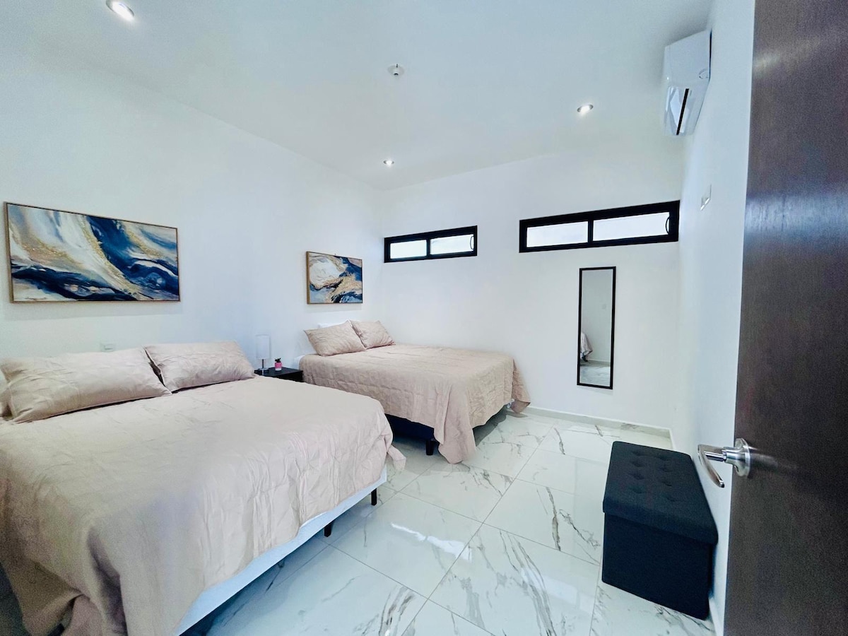 1 საწოლი 152 × 203 სმ
1 სრული საწოლი
Მინი ‑ გაყოფილი კონდიციონერი/გათბობა