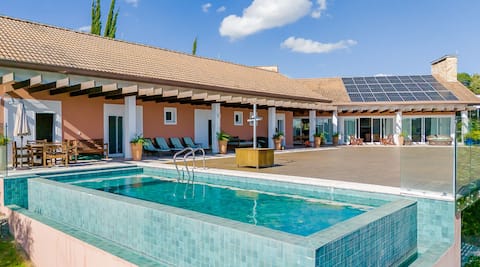 House in front of Lake Passaúna, Curitiba