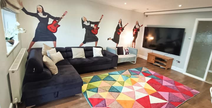 Wee Nunnery Seaside Venue, Sleeps 14 - Ayrshire