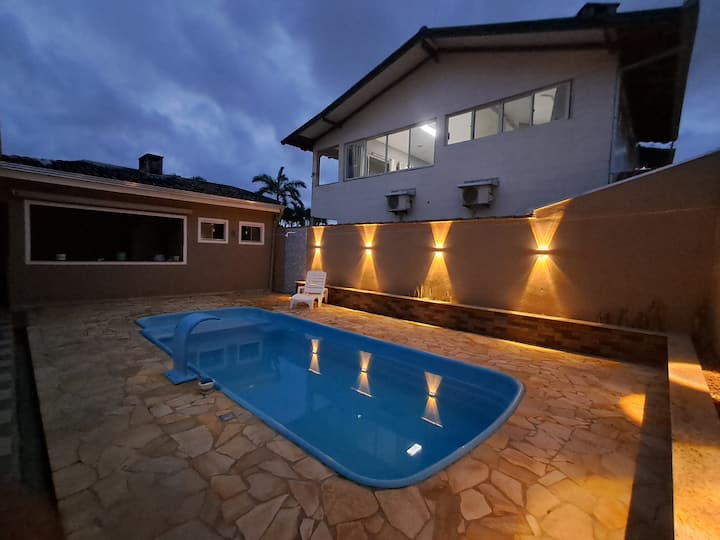 Casa Próximo à Praia Com Piscina E Ar Condicionado - Paranaguá