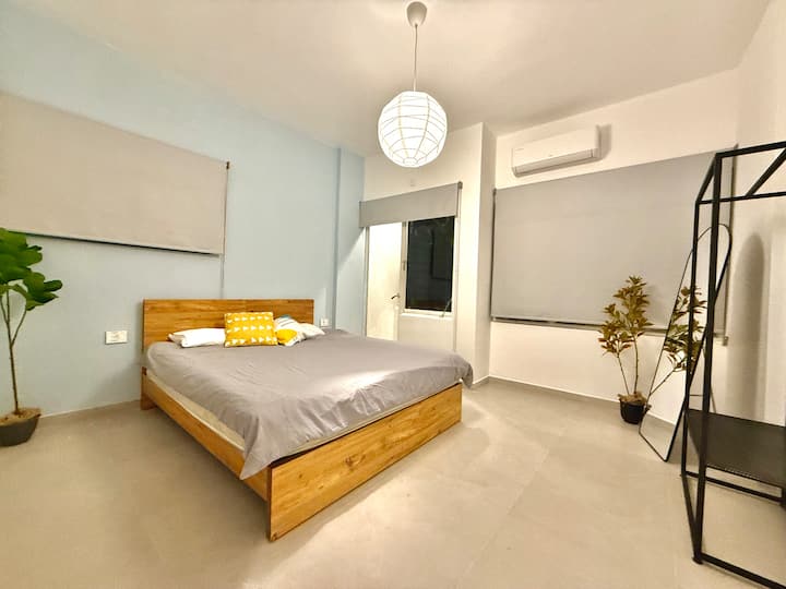 Gemmayze, King-size bed, AC, Balcony, Orange, Gemmayze, Beirut: photo 2