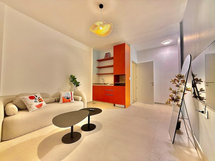 Gemmayze, King-size bed, AC, Balcony, Orange, Gemmayze, Beirut: photo 4
