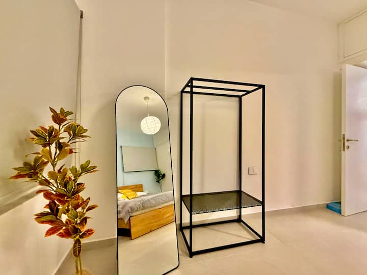 Gemmayze, King-size bed, AC, Balcony, Orange, Gemmayze, Beirut: photo 5