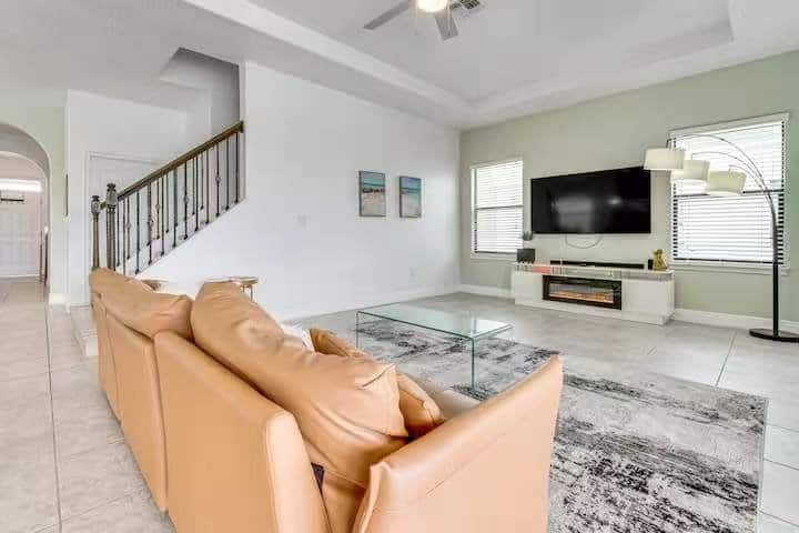 Lakehouse Get Away-
Balmoral Resort Home - Davenport, FL