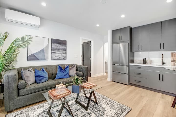 Modern 1 Bedroom | Yard | Private | Near Beaches - Calabasas, CA