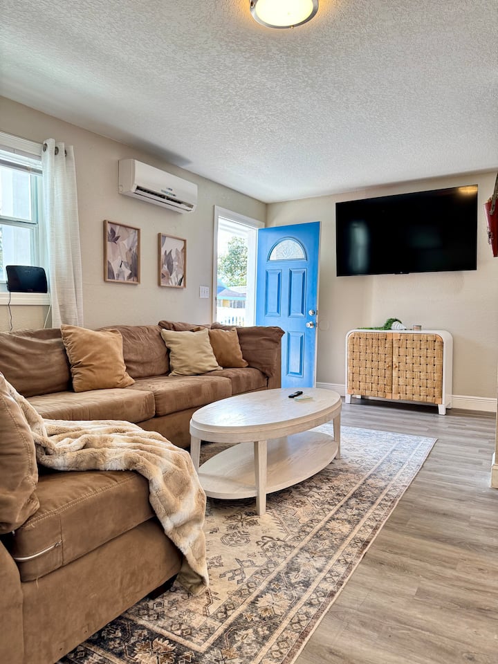 1 Mi To Armature Works & River Walk! Cozy 2 Br Apt - Tampa, FL