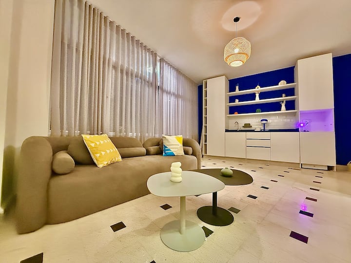 Heart of Gemmayze Blue, 24/7 Power, AC, Balcony, Gemmayze, Beirut: photo 5