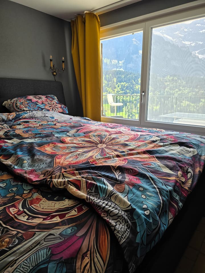 Vorhang auf und geniessen. Bett 180/200cm