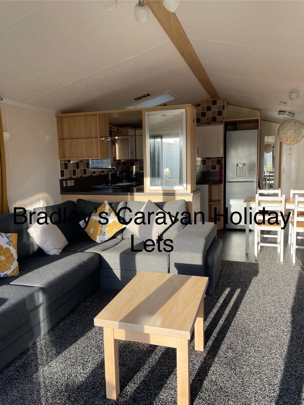 Top Airbnb: Modern Six berth Static Caravan on Maple Lake in Skegness