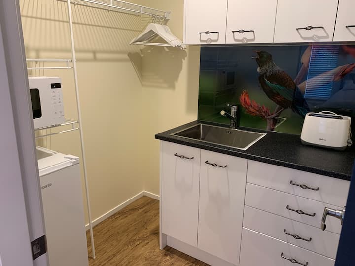 Lovely Self Contained Ensuite Room In Welcome Bay - Mount Maunganui