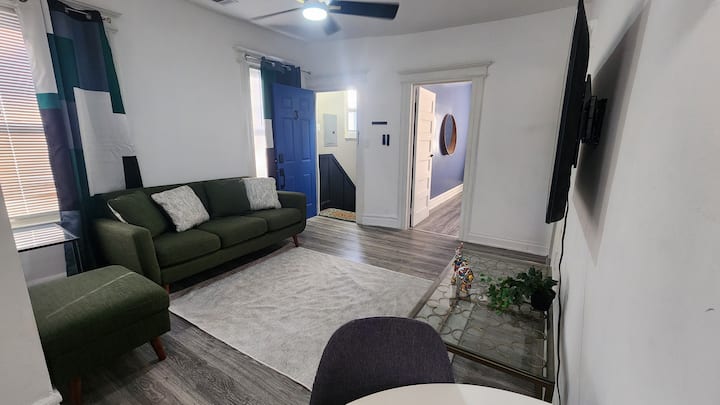 Chic & Convenient 2br – Near Nyc & Ewr! - Newark, NJ
