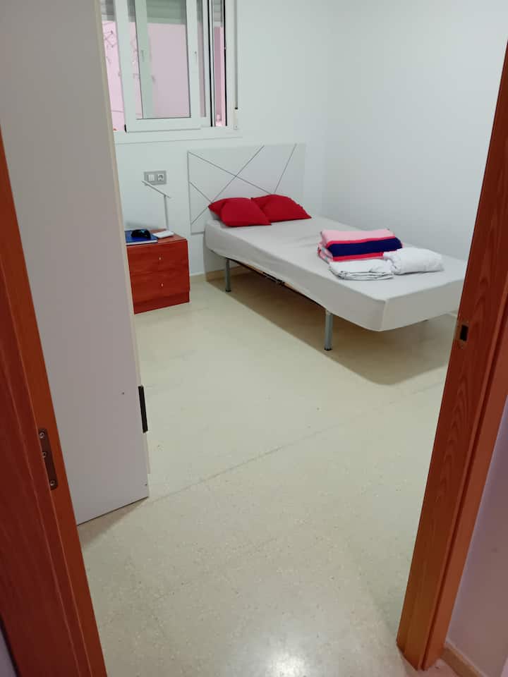 Habitación Recién Pintada - Lucena