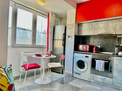 Successful Airbnb property: Art Vibe Condo walkable to City Centre (~20 min) in Яворов