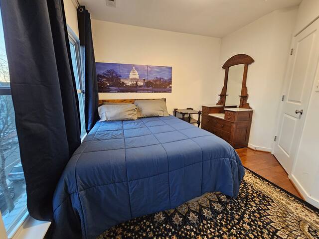 Capitol Hill – 3 Bed, 2 Bath gallery image 4