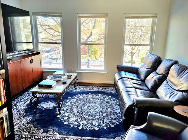 Capitol Hill – 3 Bed, 2 Bath gallery image 2