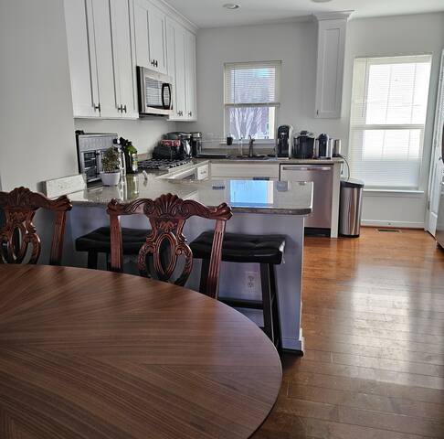 Capitol Hill – 3 Bed, 2 Bath gallery image 3