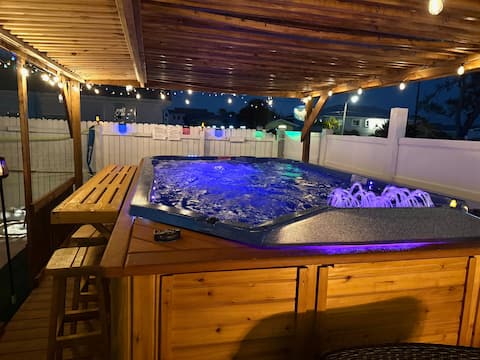Successful Airbnb property: Pool And Hot Tub 5 min walk to beach in Fort Myers Beach