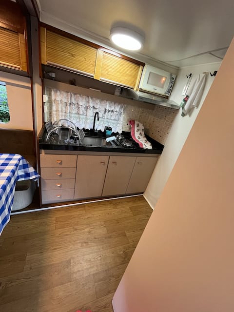 Top Airbnb: Trailer on the Edge of the Rio Bonito Dam em Rio Dos Cedros