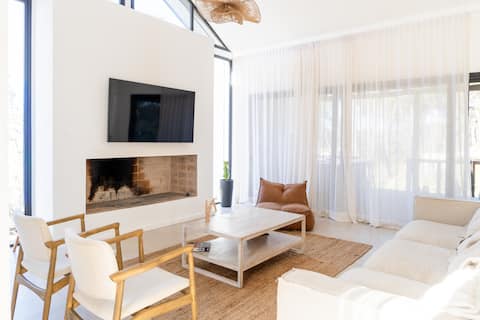 Cozy and spacious house in a gated neighborhood in Reserva