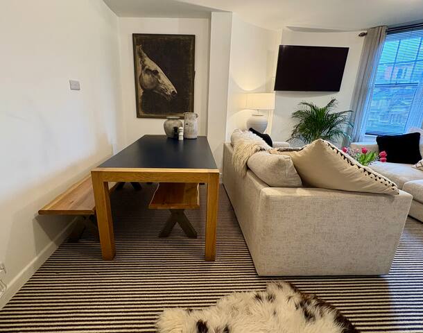 Stylish flat in Bristol gallery image 2