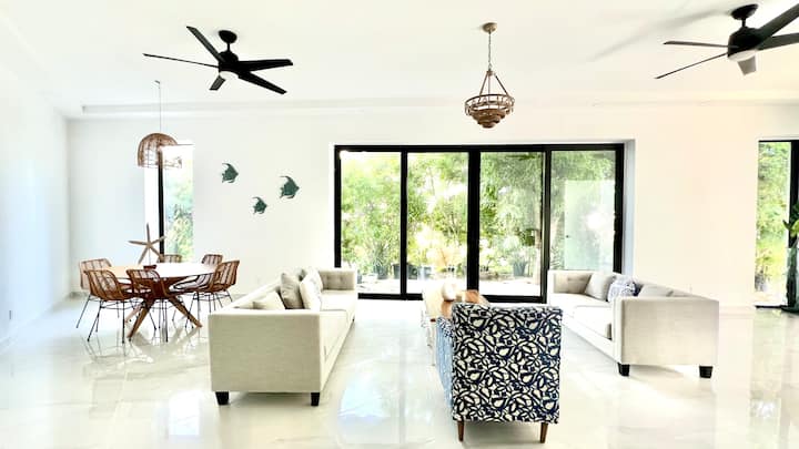 Garden Suite Aqualaravilla W/ Rooftop Lounge Pool - Turks and Caicos Islands