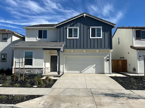 Smart Home with Massage Chair-King Bed!