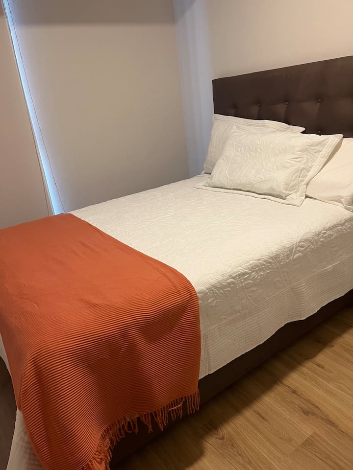 Slaapkamer 2 
Tweepersoonsbed 