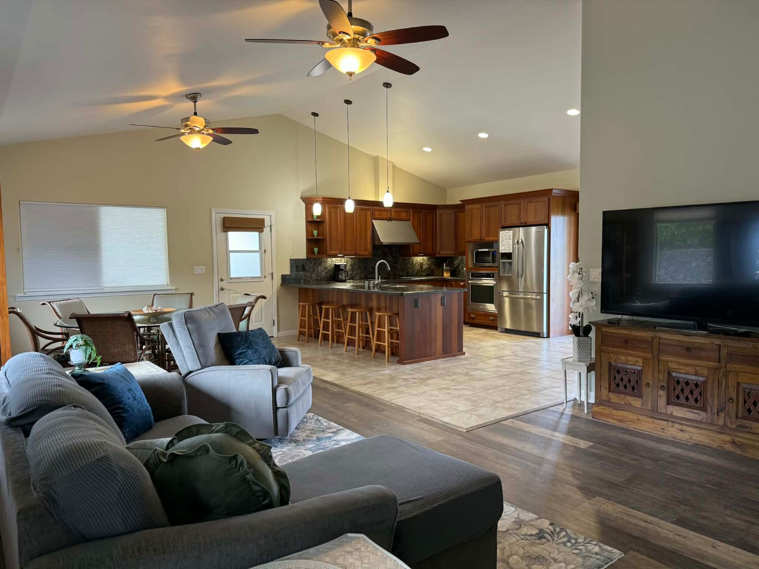 Home in Kailua-Kona · ★4.86 · 2 bedrooms · 2 beds · 2 baths - Image 12