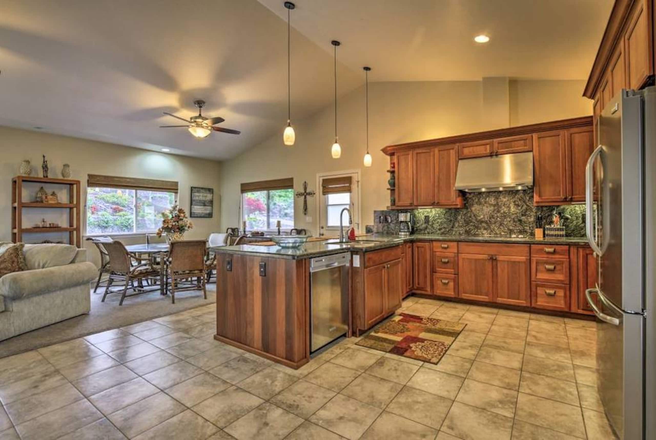 Home in Kailua-Kona · ★4.86 · 2 bedrooms · 2 beds · 2 baths - Image 7
