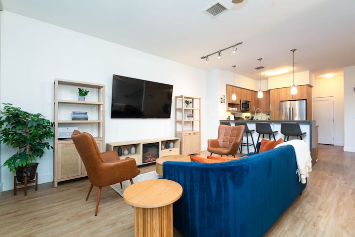 Santa Monica 2BR | Downtown • Hot Tub • King Beds
