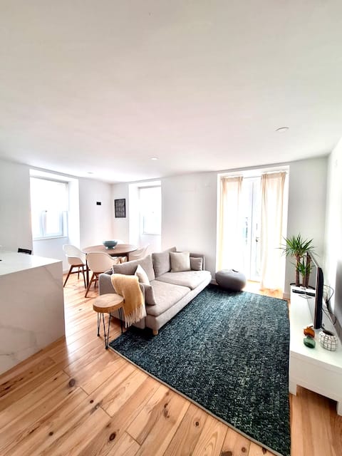 Anúncio popular: Modern 1-Bedroom in Historic Lisbon em Misericórdia