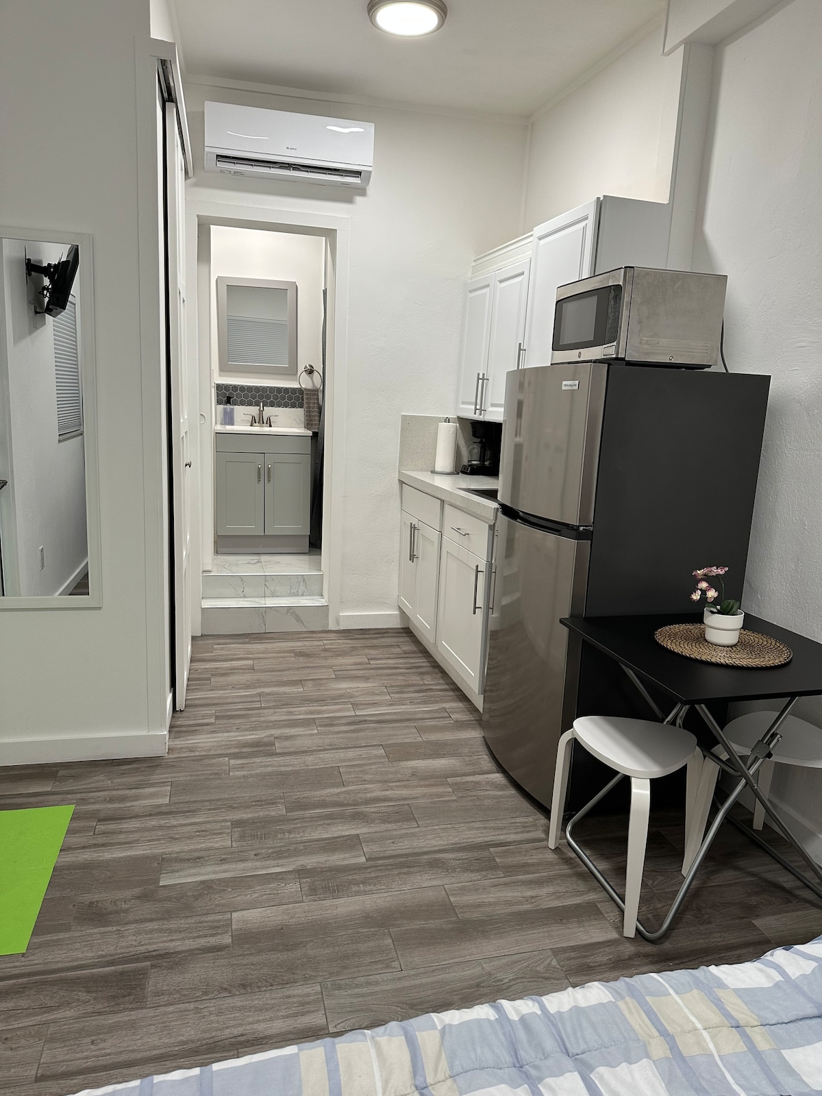 Popular Airbnb listing: Beautiful Studio in central Miami in Auburndale