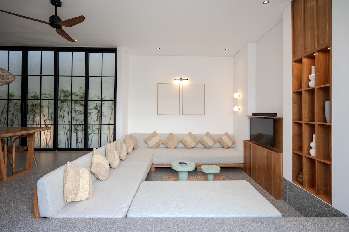 Villa in South Kuta · ★4.91 · 3 bedrooms · 3 beds · 3 private baths, comparabile Airbnb