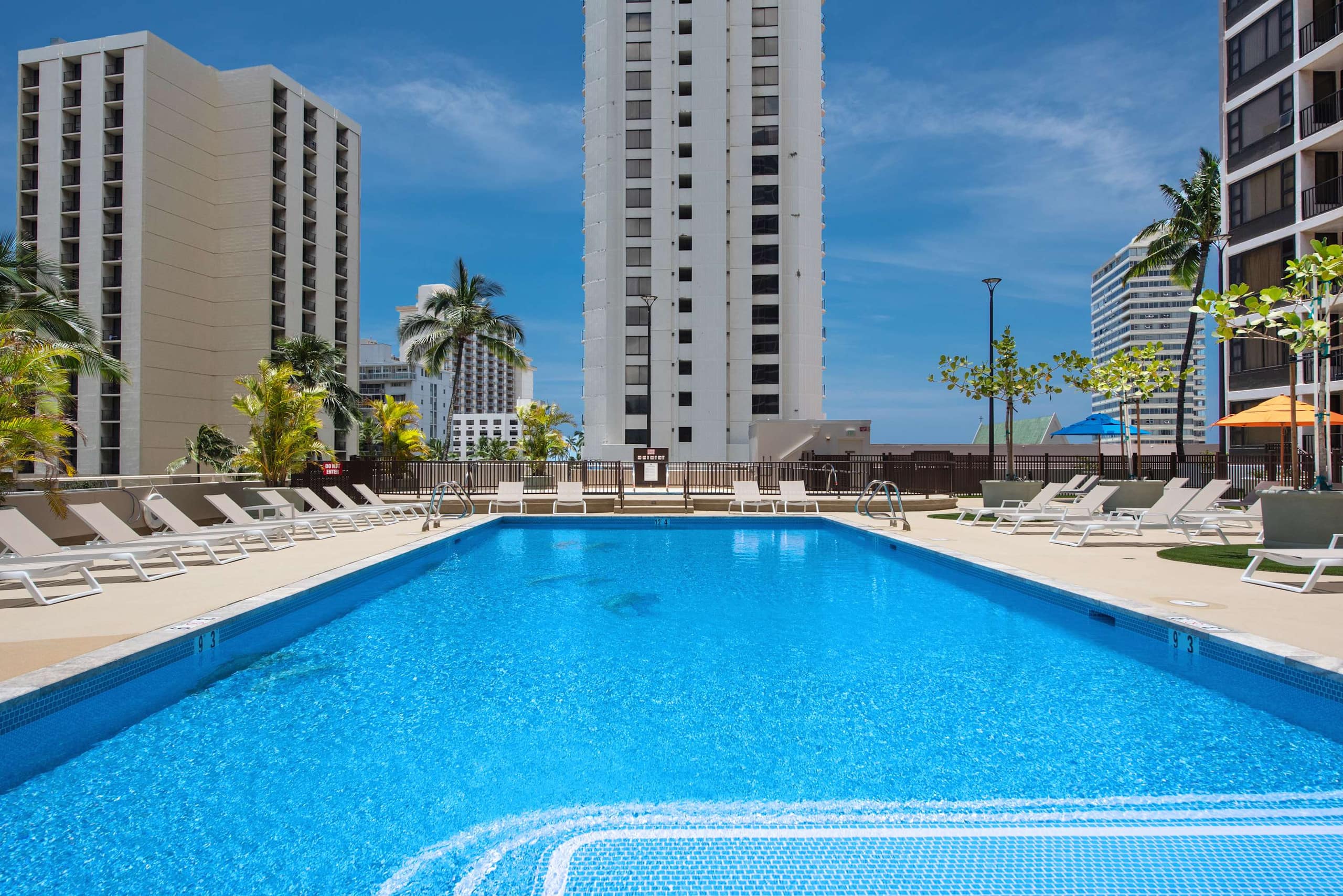 Ocean-view condo steps from Waikiki Beach - Image 70