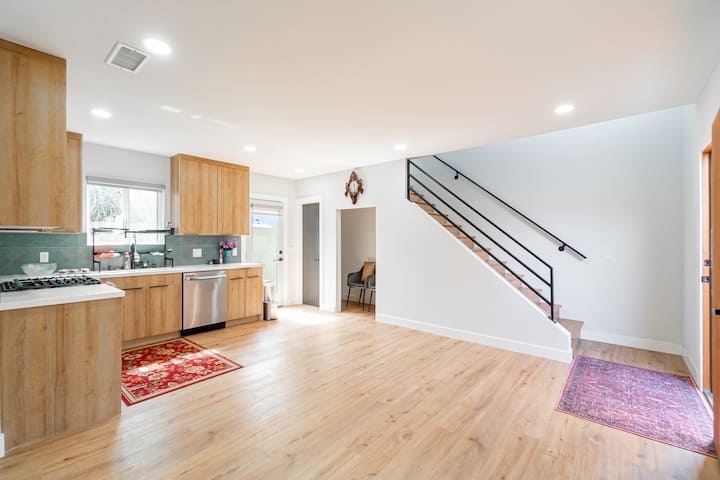 Modern Oasis In Central Torrance - Redondo Beach, CA