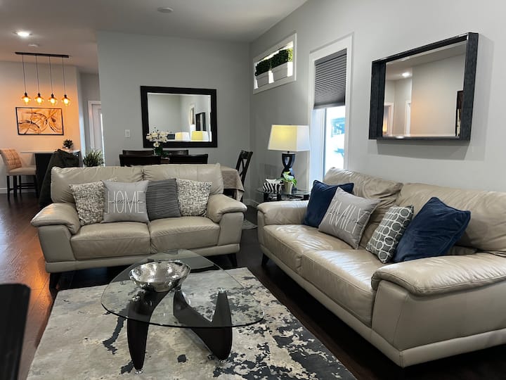 The Renaissance - Elegant & Cozy Staycation Home - Saskatoon