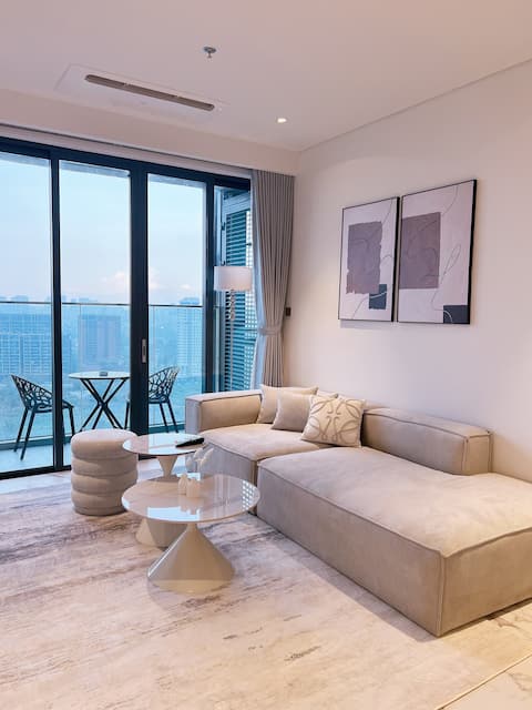 Million Dollar View @ Crest 2BR, Bathtub, 100m2