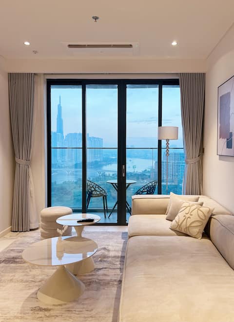 Million Dollar View @ Crest 2BR, Bathtub, 100m2