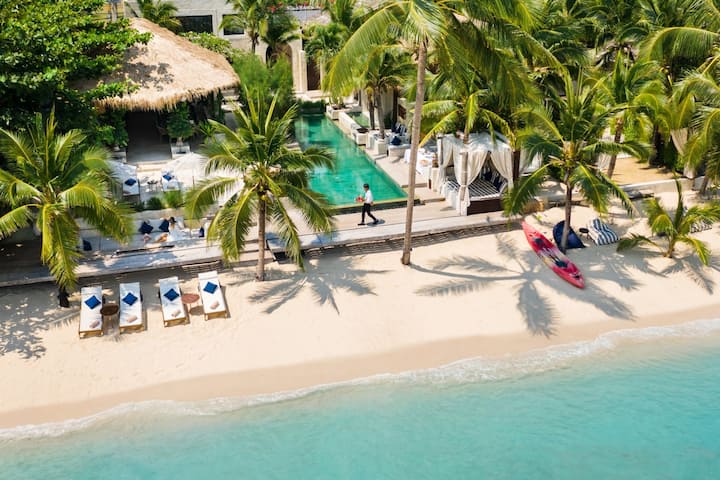 Odyssey Beachfront Mansion, chef, service team