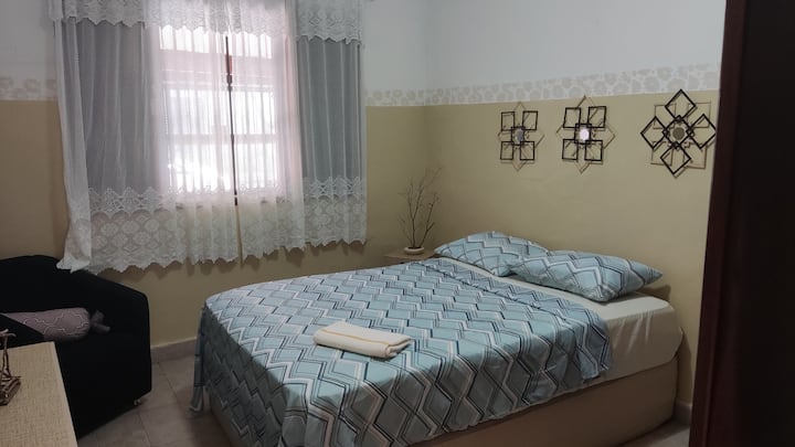 Habitación acogedora; se proporcionan ropa de cama y toallas.