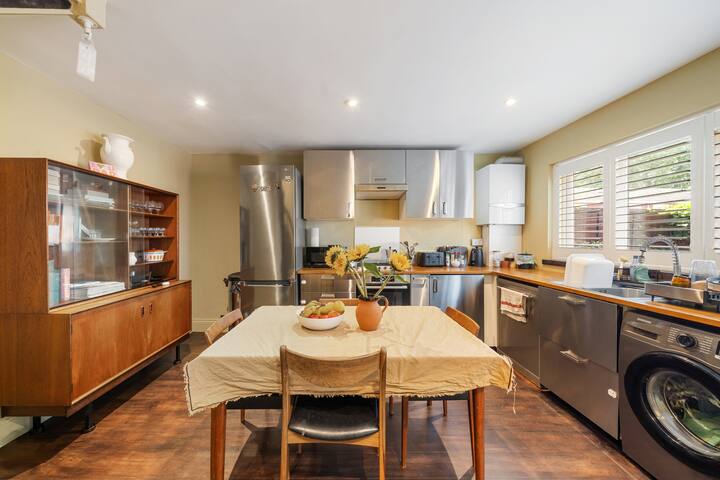 The Stylish Clapton Hideaway gallery image 3