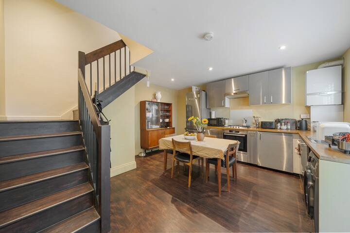 The Stylish Clapton Hideaway gallery image 2