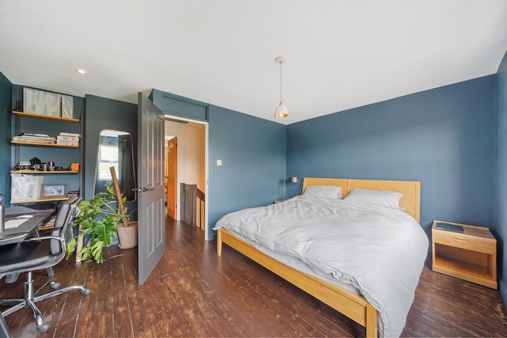 The Stylish Clapton Hideaway