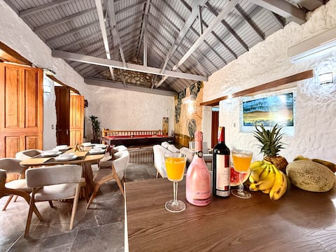 Popular Airbnb listing: Modern 3BR Property w/ Jacuzzi in the Walled City in La Matuna